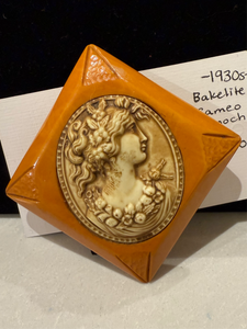 1930s Bakelite Frame Cameo Brooch