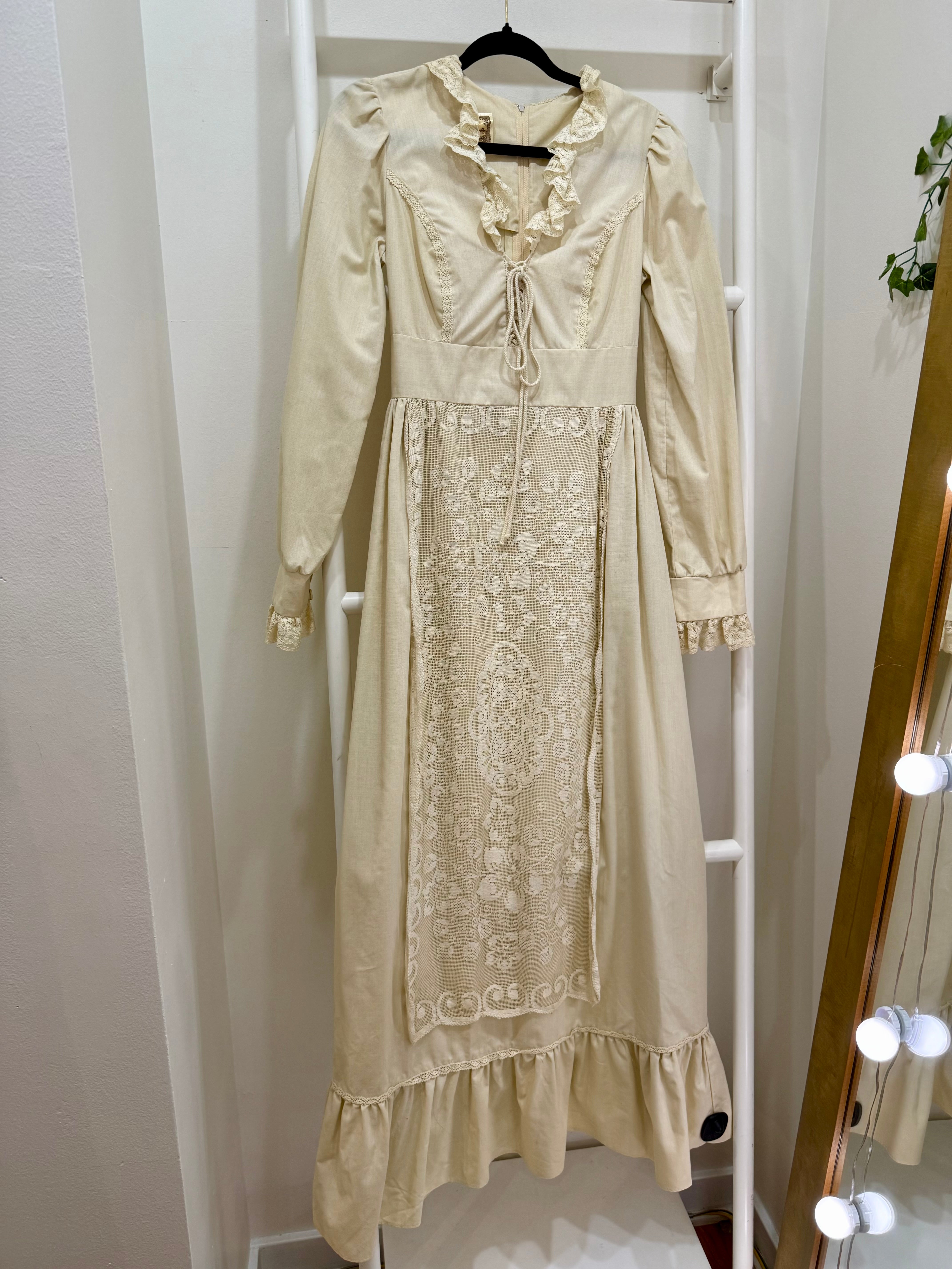 1970s Gunne Sax Cream Bicentennial Lace Apron Maxi Dress