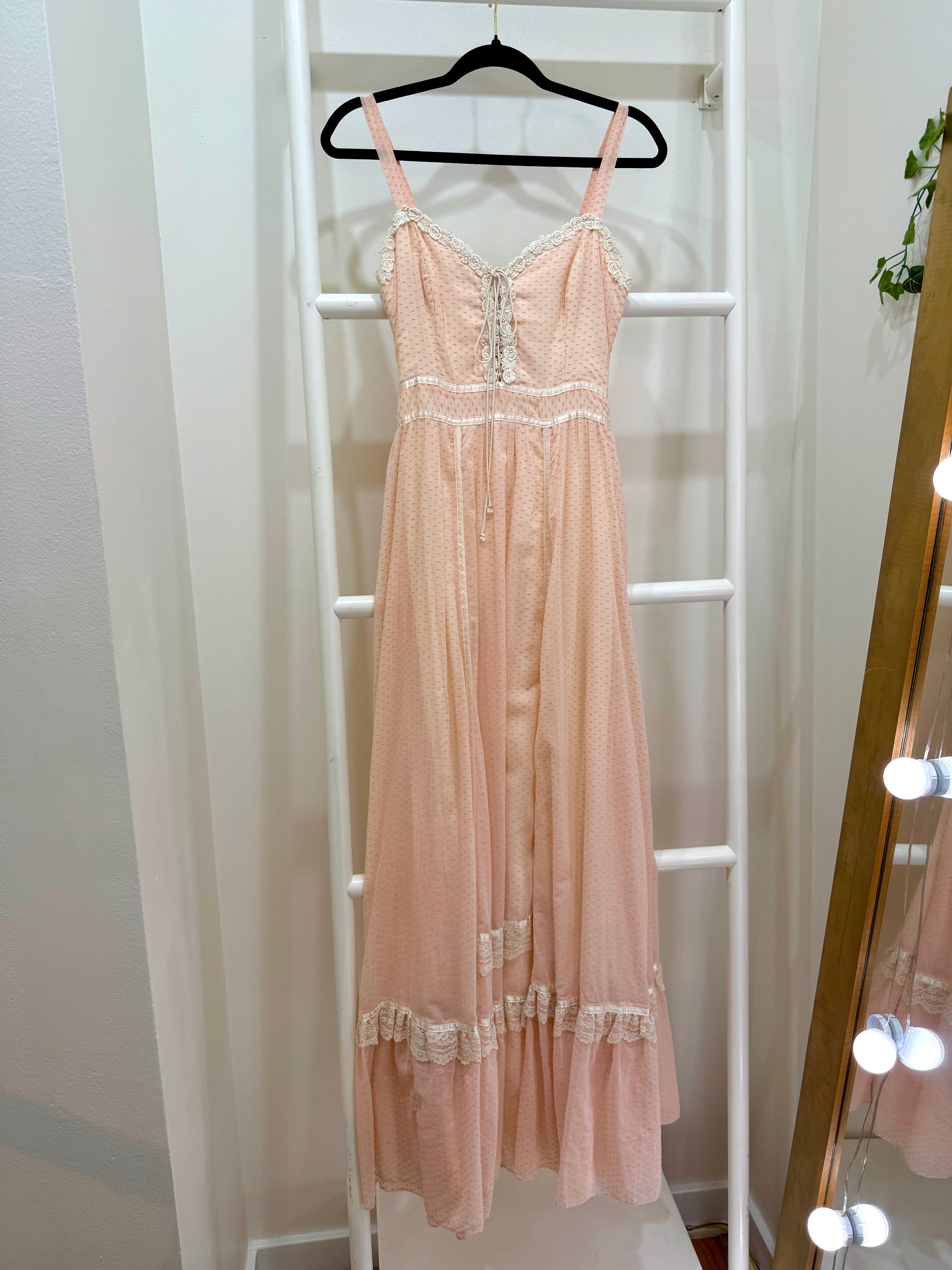 1970s Unlabelled Gunne Sax Peach Textured Bow Print Maxi Sun Dress