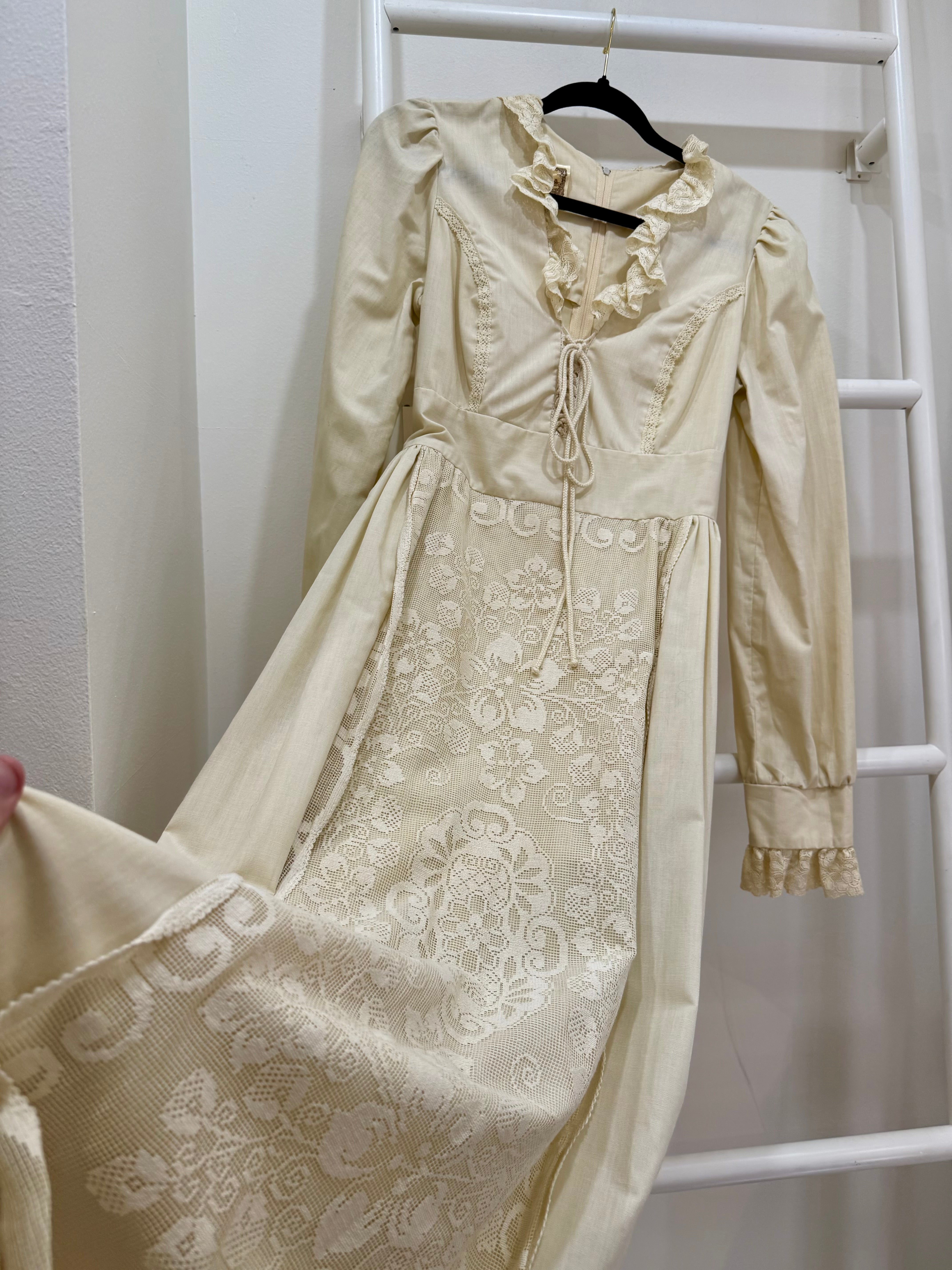 1970s Gunne Sax Cream Bicentennial Lace Apron Maxi Dress