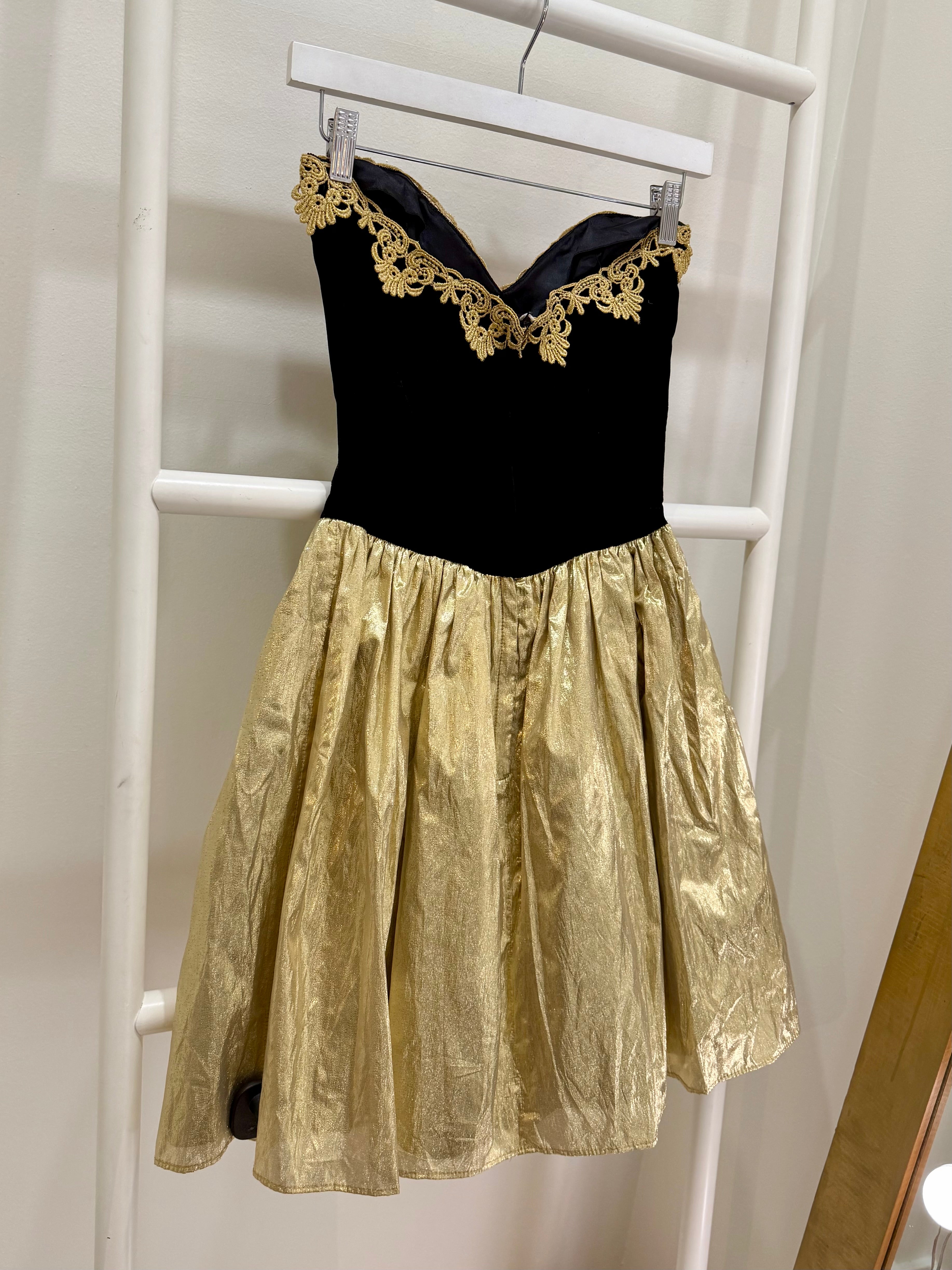 1980s Gunne Sax Black Velvet & Gold Lamé Party Dress