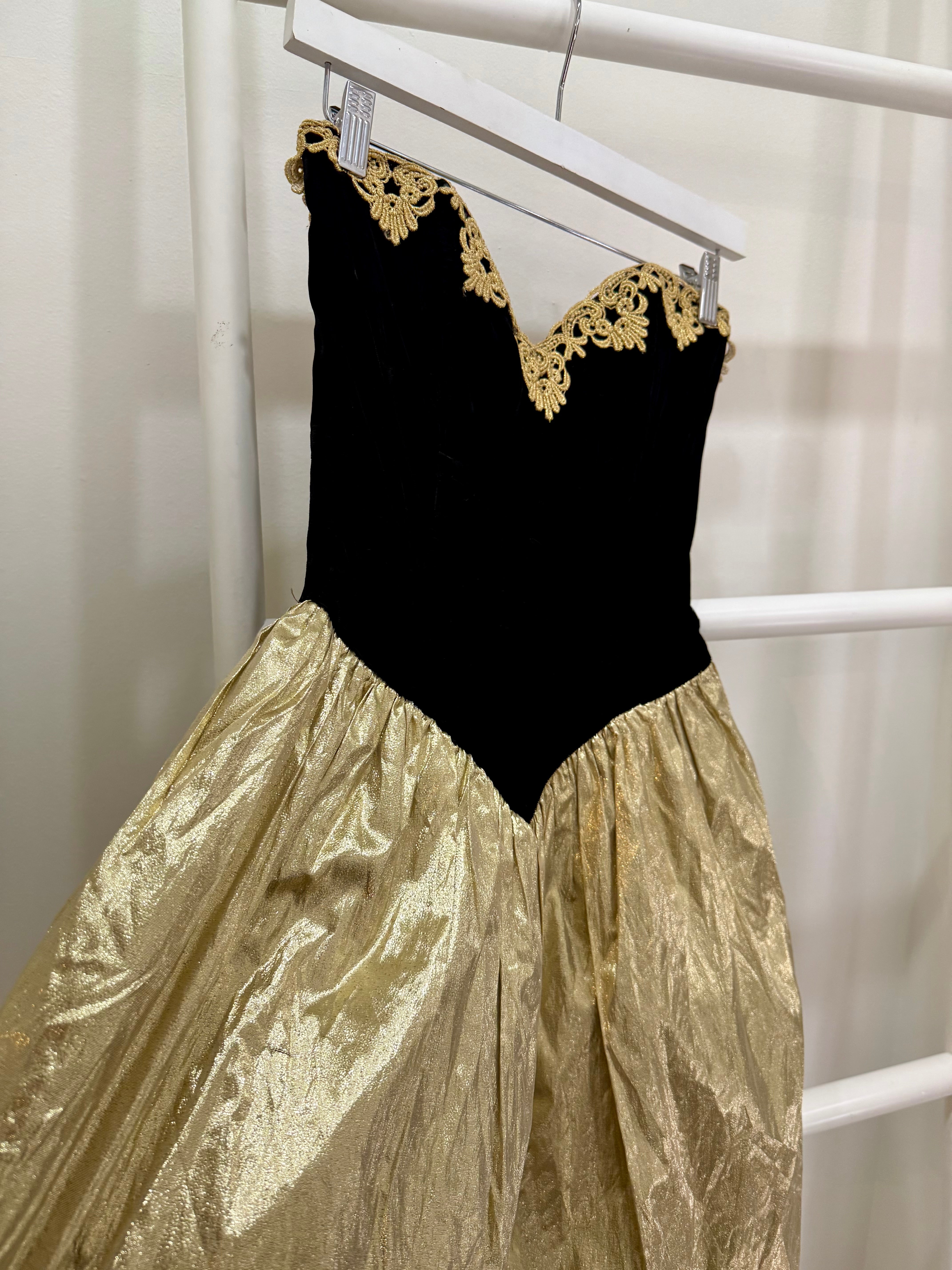 1980s Gunne Sax Black Velvet & Gold Lamé Party Dress