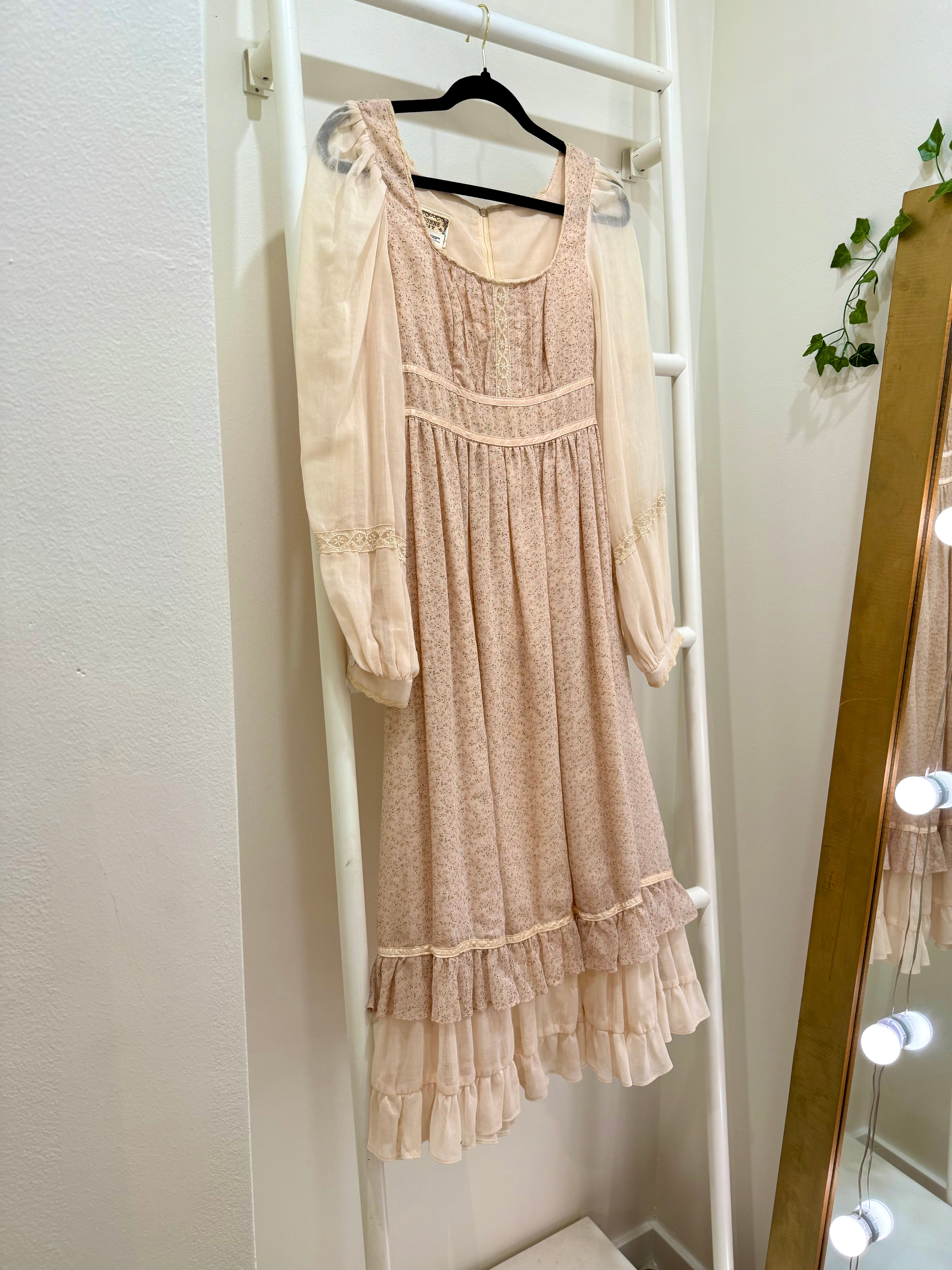 1970s Gunne Sax Peachy Calico Layered Dress